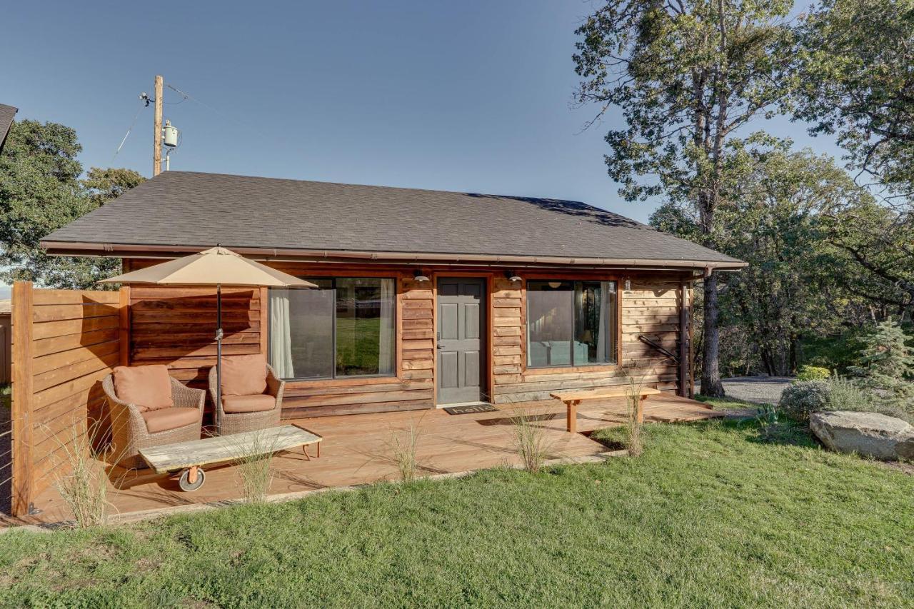Cozy Central Point Bungalow On Working Winery! Exterior photo
