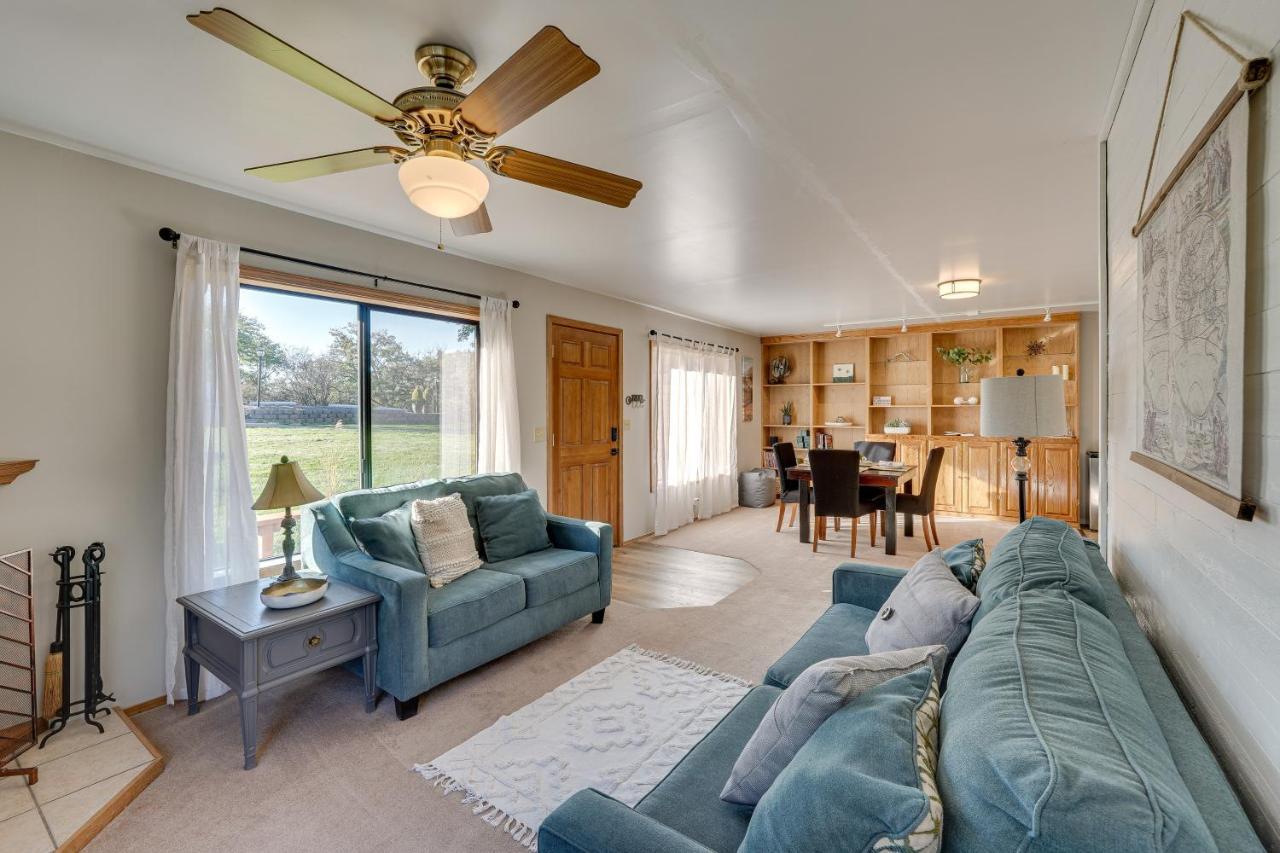 Cozy Central Point Bungalow On Working Winery! Exterior photo