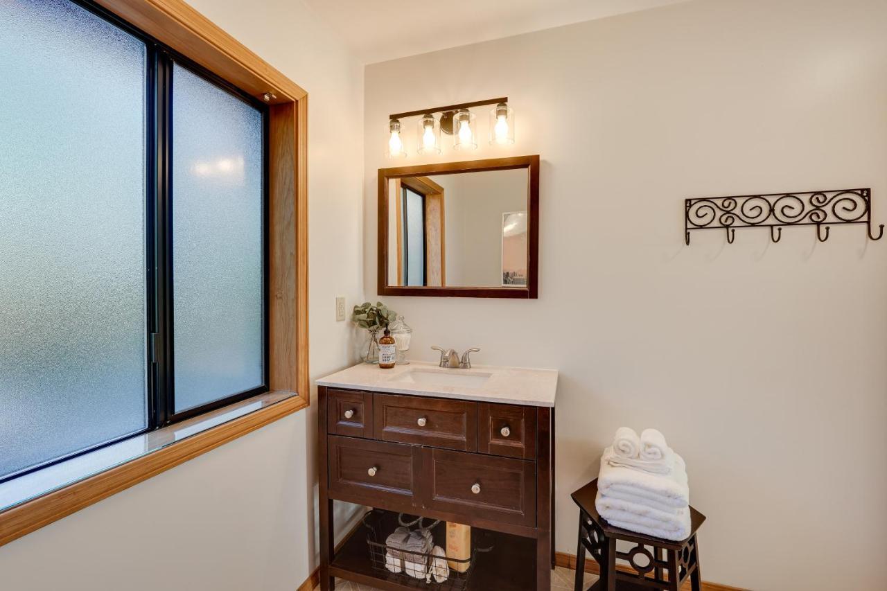 Cozy Central Point Bungalow On Working Winery! Exterior photo
