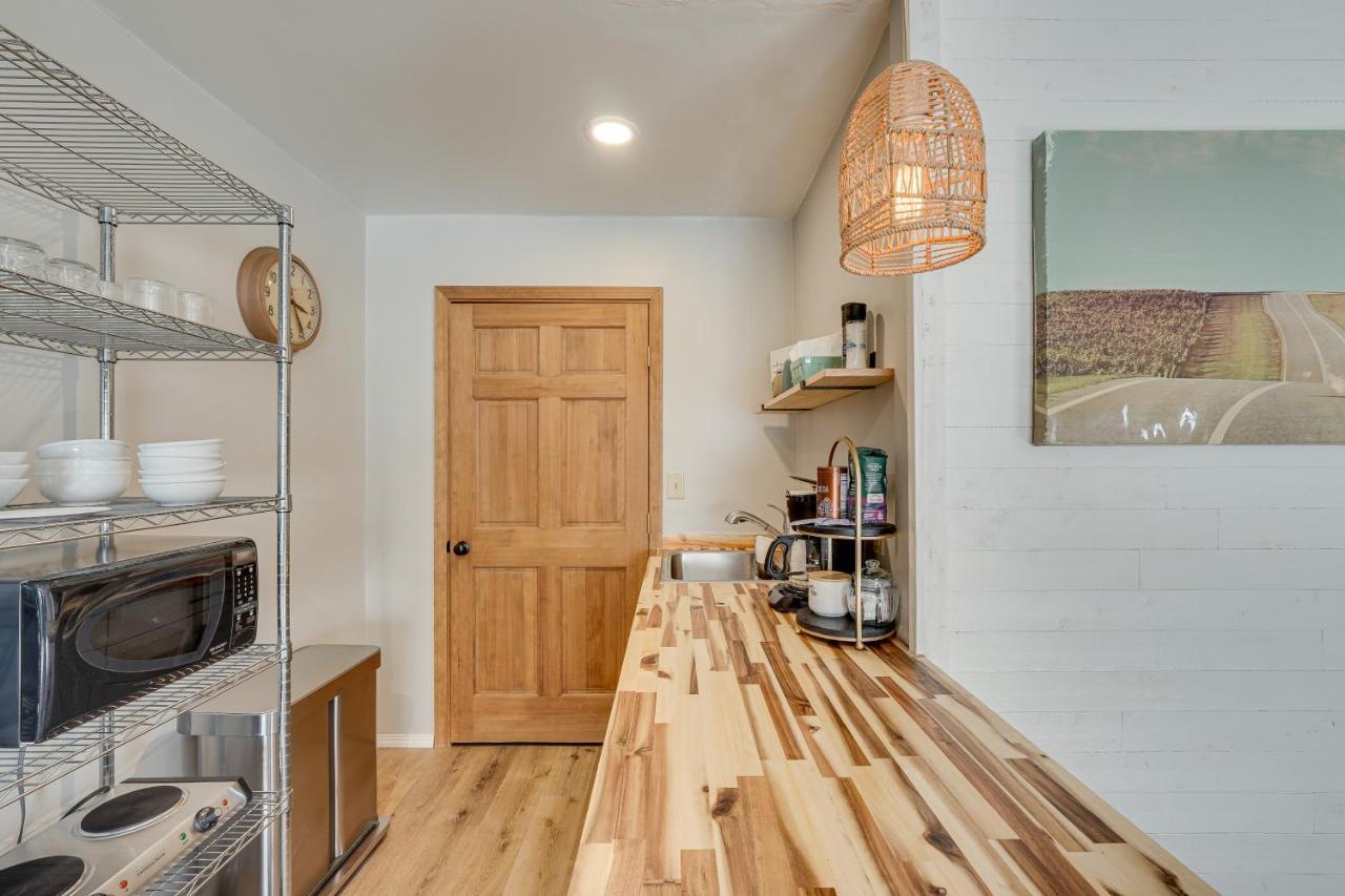 Cozy Central Point Bungalow On Working Winery! Exterior photo