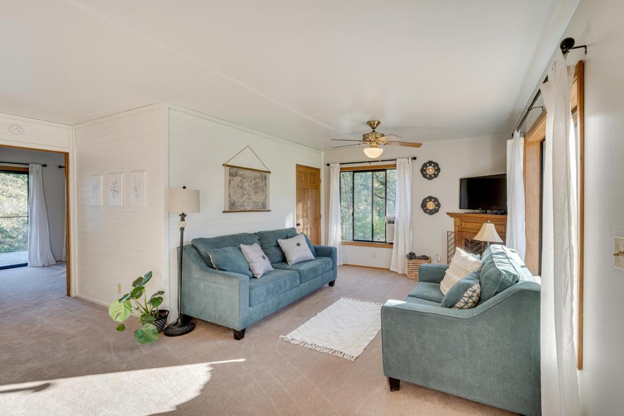 Cozy Central Point Bungalow On Working Winery! Exterior photo